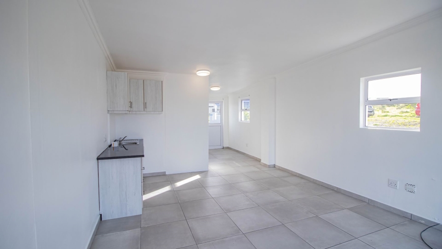 4 Bedroom Property for Sale in Hoogland Western Cape